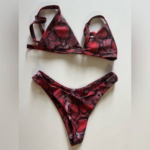 Bikini top trending - never worn!